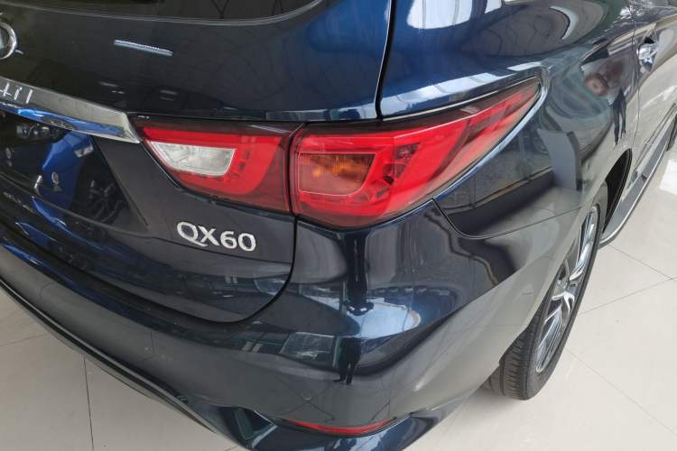 Used Infiniti QX60 2016 2.5 S/C Hybrid Two-Wheel-Drive Excellence Edition China V Standard Right Rear Taillight
