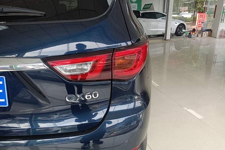 Used Infiniti QX60 2016 2.5 S/C Hybrid Two-Wheel-Drive Excellence Edition China V Standard Right Rear Taillight