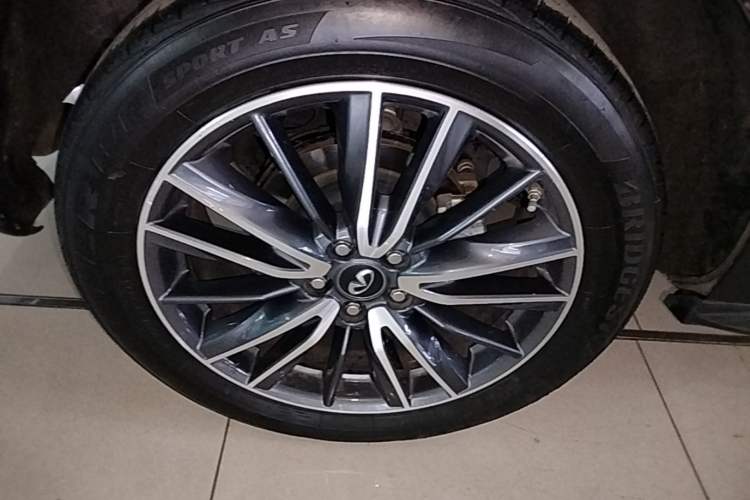 Used Infiniti QX60 2016 2.5 S/C Hybrid Two-Wheel-Drive Excellence Edition China V Standard Right Rear Wheel Hub
