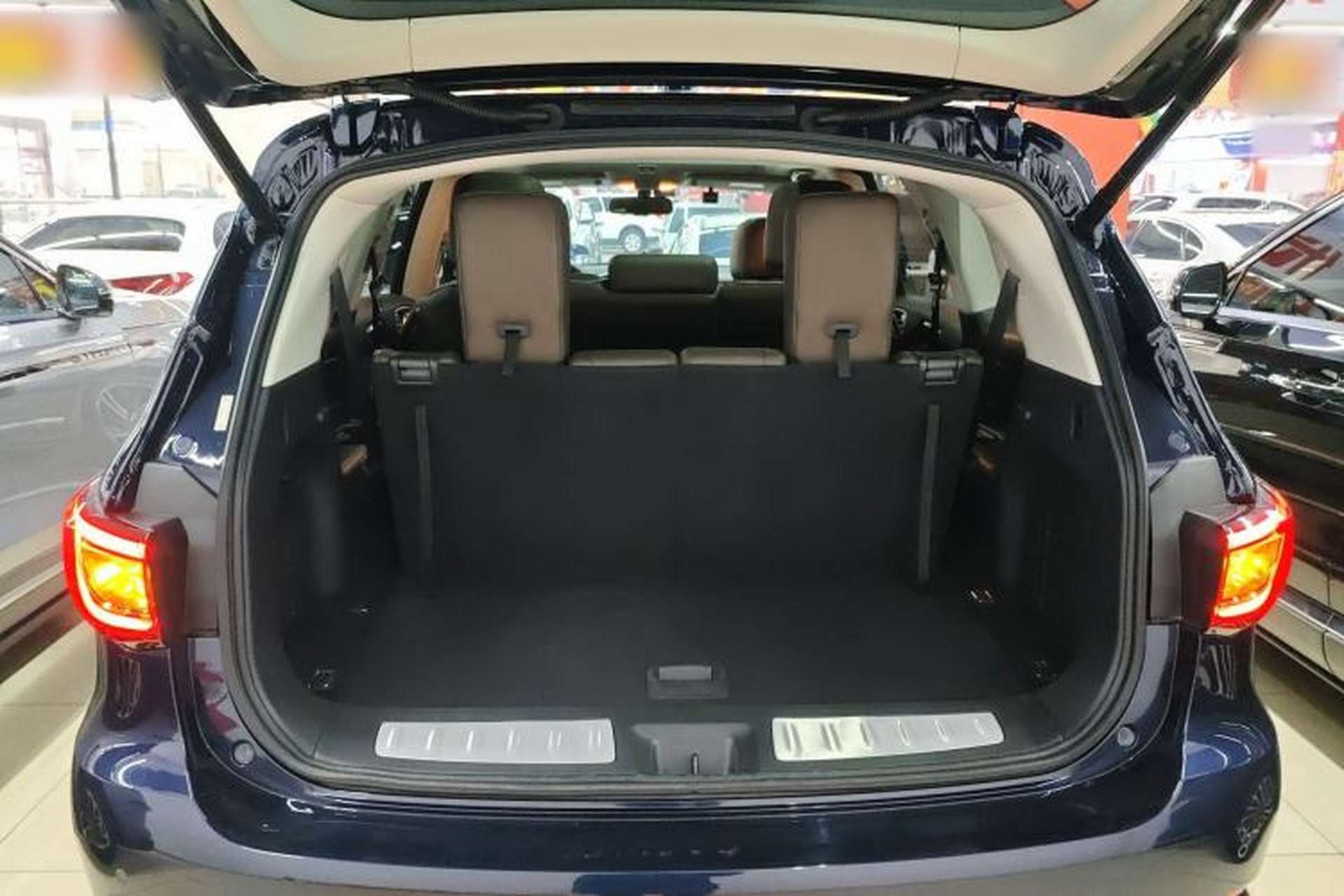 Used Infiniti QX60 2016 2.5 S/C Hybrid Two-Wheel-Drive Excellence Edition China V Standard Trunk