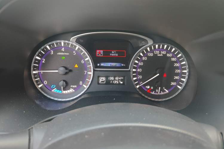 Used Infiniti QX60 2016 2.5 S/C Hybrid Four-Wheel Drive All-Terrain Version China V Emission Standard Odometer Close Up