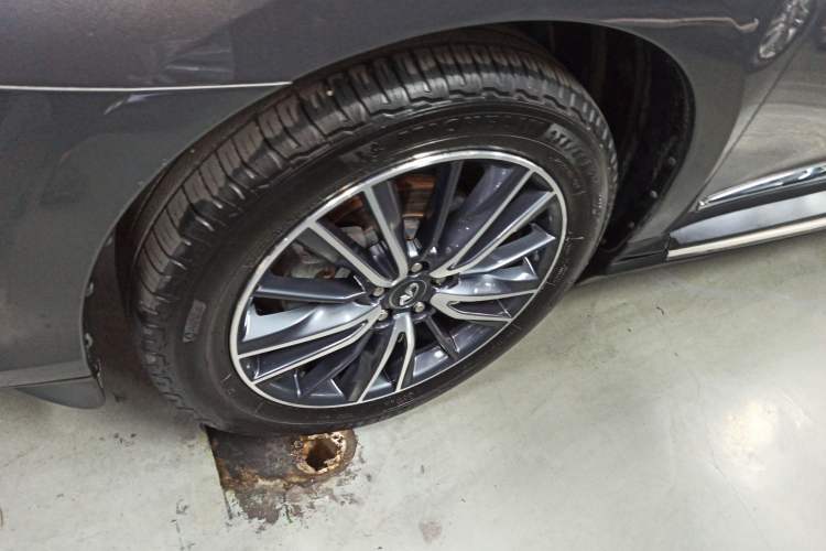 Used Infiniti QX60 2016 2.5 S/C Hybrid Two-Wheel-Drive Excellence Edition China V Standard Left Front Wheel Hub