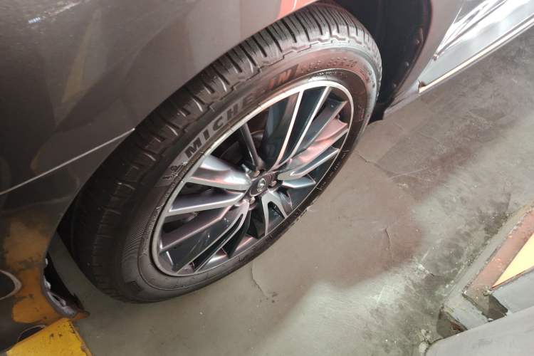 Used Infiniti QX60 2016 2.5 S/C Hybrid Two-Wheel-Drive Excellence Edition China V Standard Left Front Wheel Hub