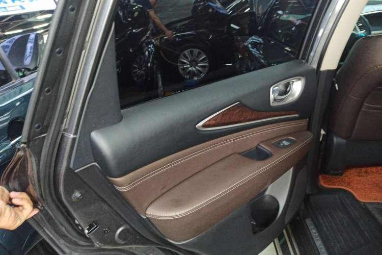 Used Infiniti QX60 2016 2.5 S/C Hybrid Two-Wheel-Drive Excellence Edition China V Standard Left Rear Door Interior