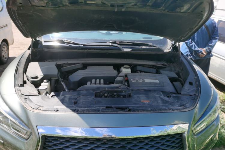 Used Infiniti QX60 2016 2.5 S/C Hybrid Four-Wheel Drive All-Terrain Version China V Emission Standard Engine Bay