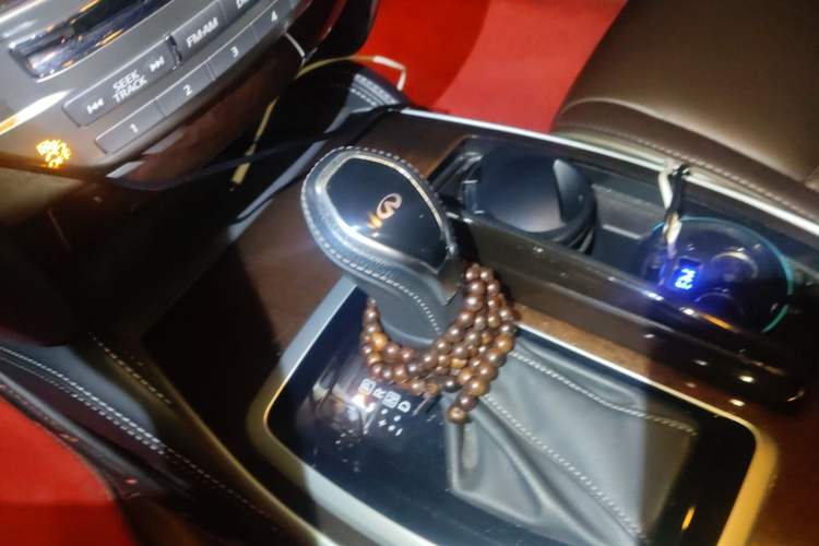 Used Infiniti QX60 2016 2.5 S/C Hybrid Two-Wheel-Drive Excellence Edition China V Standard Gear Lever