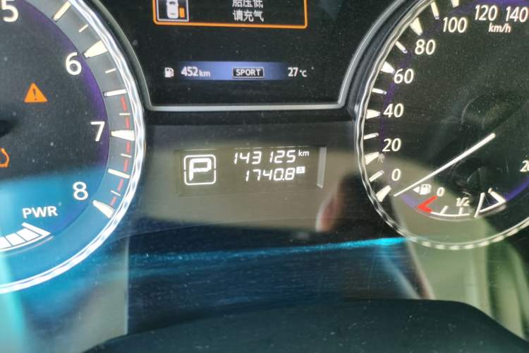 Used Infiniti QX60 2016 2.5 S/C Hybrid Four-Wheel Drive All-Terrain Version China V Emission Standard Odometer Close Up