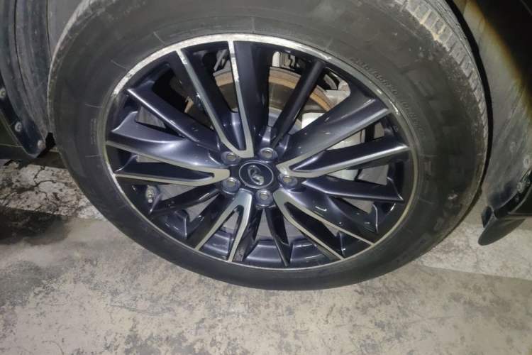 Used Infiniti QX60 2016 2.5 S/C Hybrid Two-Wheel-Drive Excellence Edition China V Standard Right Front Wheel Hub