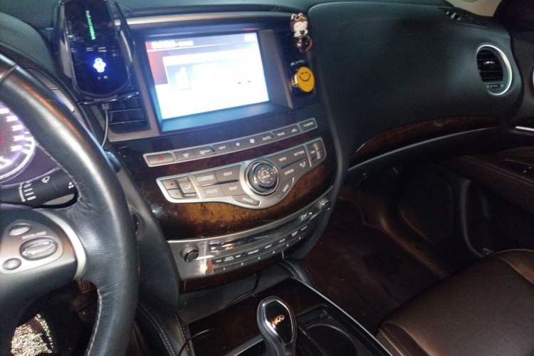 Used Infiniti QX60 2016 2.5 S/C Hybrid Two-Wheel-Drive Excellence Edition China V Standard Audio And AC Panel