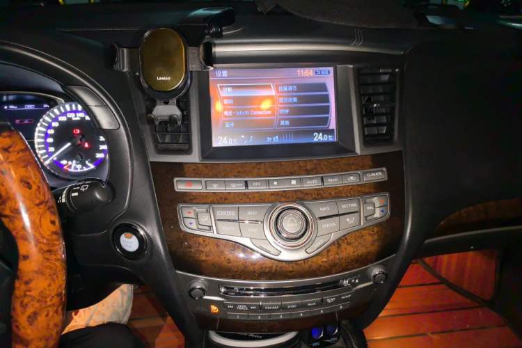 Used Infiniti QX60 2016 2.5 S/C Hybrid Two-Wheel-Drive Excellence Edition China V Standard Audio And AC Panel