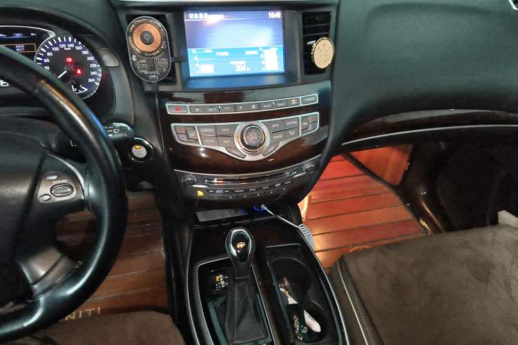 Used Infiniti QX60 2016 2.5 S/C Hybrid Two-Wheel-Drive Excellence Edition China V Standard Audio And AC Panel