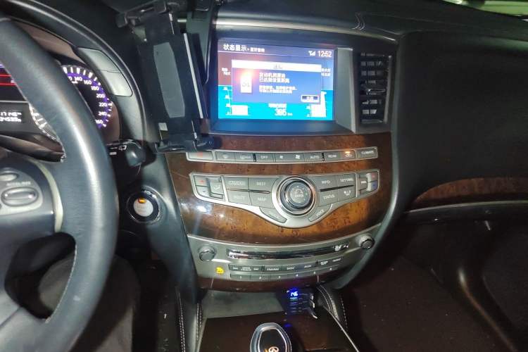 Used Infiniti QX60 2016 2.5 S/C Hybrid Two-Wheel-Drive Excellence Edition China V Standard Audio And AC Panel