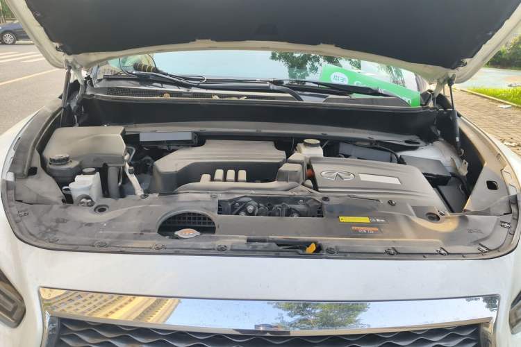 Used Infiniti QX60 2016 2.5 S/C Hybrid Two-Wheel-Drive Excellence Edition China V Standard Engine Bay