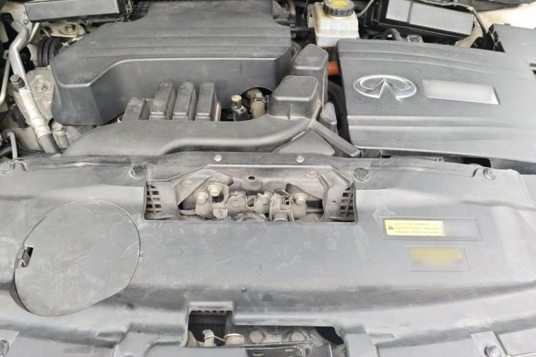 Used Infiniti QX60 2016 2.5 S/C Hybrid Two-Wheel-Drive Excellence Edition China V Standard Engine Bay
