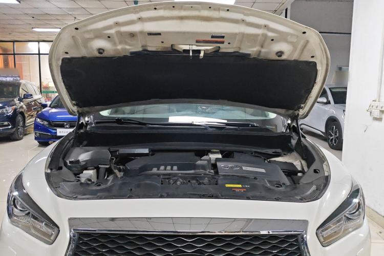 Used Infiniti QX60 2016 2.5 S/C Hybrid Two-Wheel-Drive Excellence Edition China V Standard Engine Bay