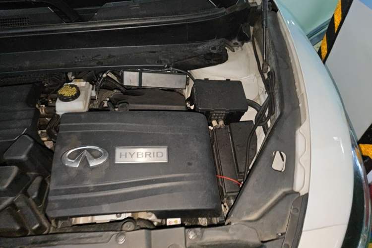 Used Infiniti QX60 2016 2.5 S/C Hybrid Two-Wheel-Drive Excellence Edition China V Standard Engine Bay Left