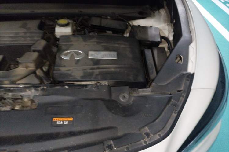 Used Infiniti QX60 2016 2.5 S/C Hybrid Two-Wheel-Drive Excellence Edition China V Standard Engine Bay Left