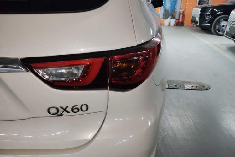 Used Infiniti QX60 2016 2.5 S/C Hybrid Two-Wheel-Drive Excellence Edition China V Standard Exterior 3