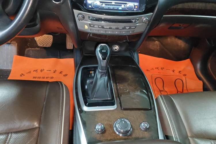 Used Infiniti QX60 2016 2.5 S/C Hybrid Two-Wheel-Drive Excellence Edition China V Standard Gear Lever