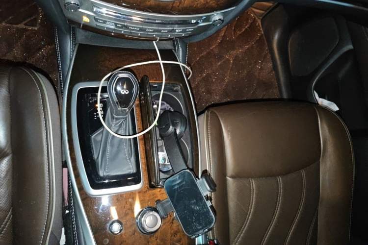 Used Infiniti QX60 2016 2.5 S/C Hybrid Two-Wheel-Drive Excellence Edition China V Standard Gear Lever