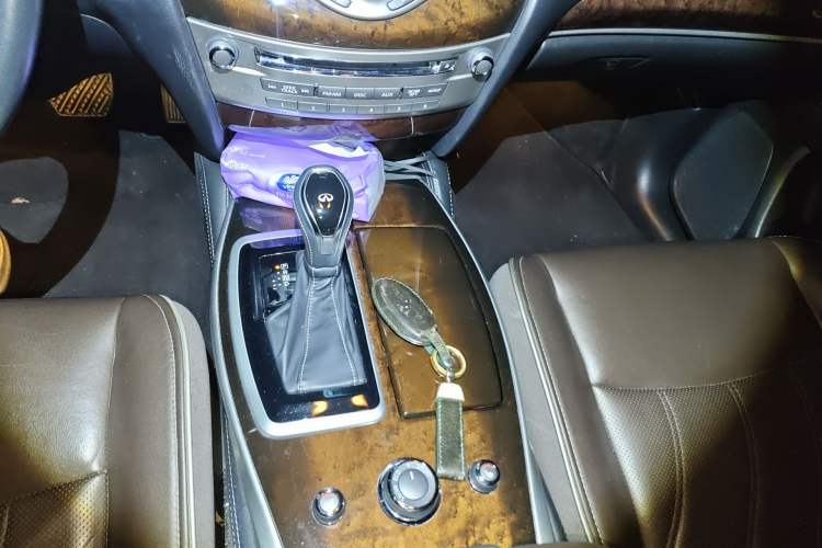 Used Infiniti QX60 2016 2.5 S/C Hybrid Two-Wheel-Drive Excellence Edition China V Standard Gear Lever