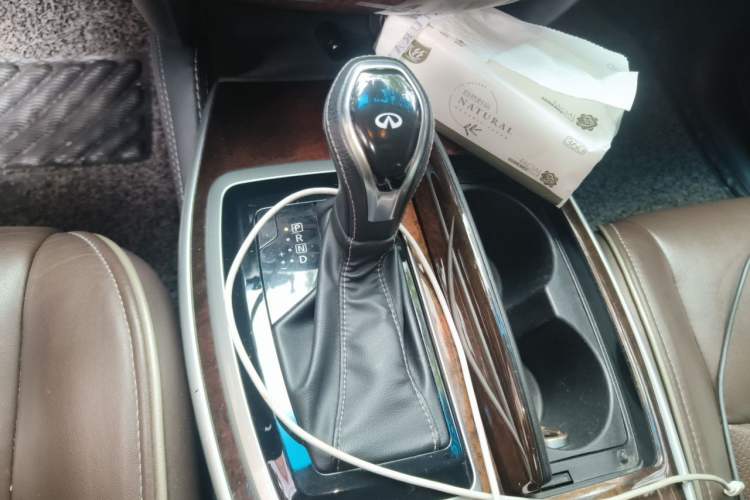 Used Infiniti QX60 2016 2.5 S/C Hybrid Two-Wheel-Drive Excellence Edition China V Standard Gear Lever