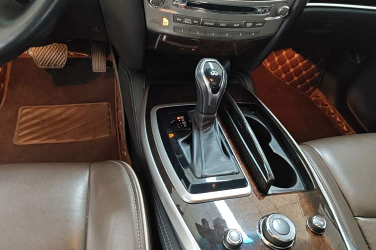 Used Infiniti QX60 2016 2.5 S/C Hybrid Two-Wheel-Drive Excellence Edition China V Standard Gear Lever
