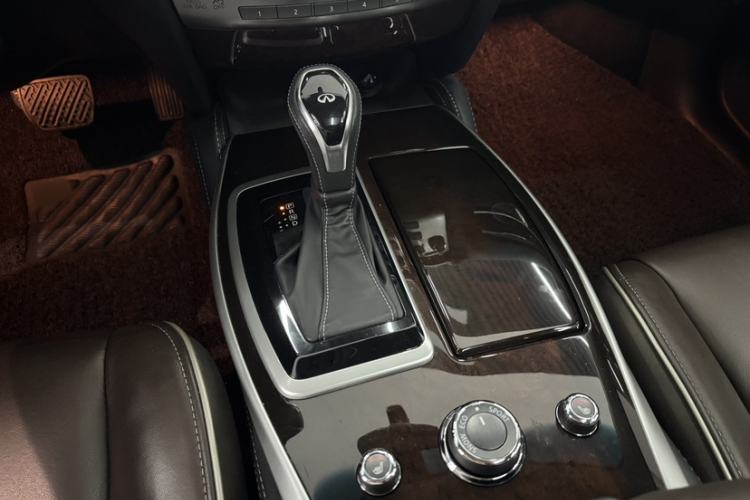 Used Infiniti QX60 2016 2.5 S/C Hybrid Two-Wheel-Drive Excellence Edition China V Standard Gear Lever