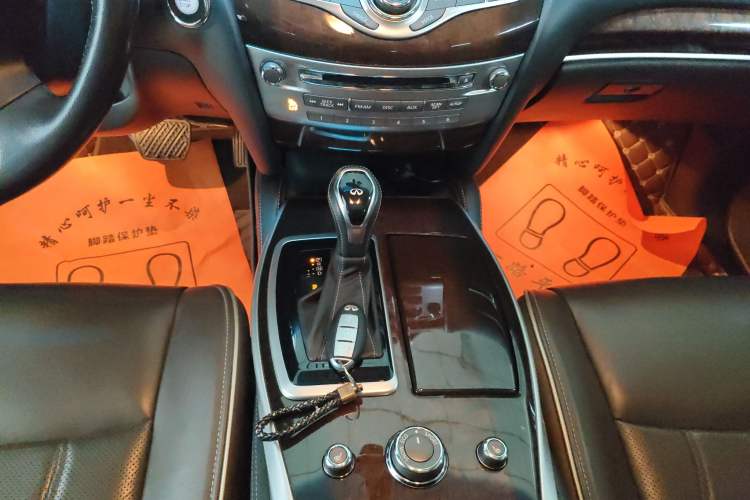 Used Infiniti QX60 2016 2.5 S/C Hybrid Two-Wheel-Drive Excellence Edition China V Standard Gear Lever