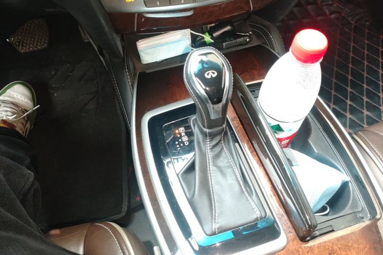 Used Infiniti QX60 2016 2.5 S/C Hybrid Two-Wheel-Drive Excellence Edition China V Standard Gear Lever