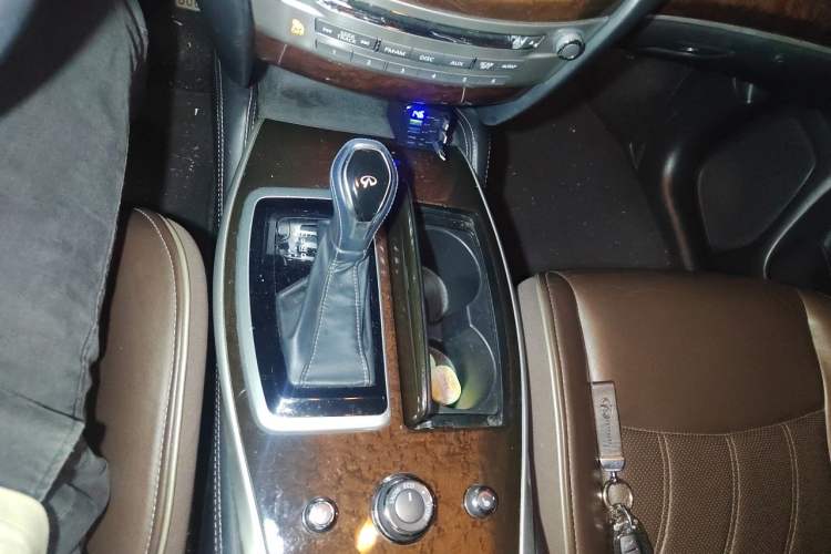 Used Infiniti QX60 2016 2.5 S/C Hybrid Two-Wheel-Drive Excellence Edition China V Standard Gear Lever