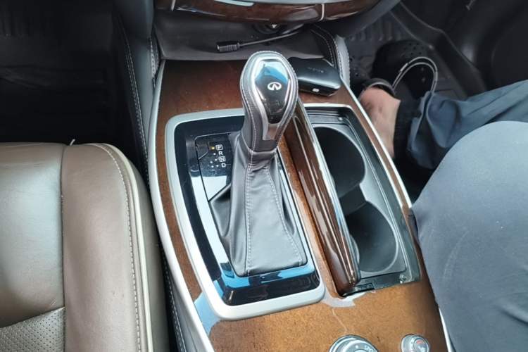 Used Infiniti QX60 2016 2.5 S/C Hybrid Two-Wheel-Drive Excellence Edition China V Standard Gear Lever