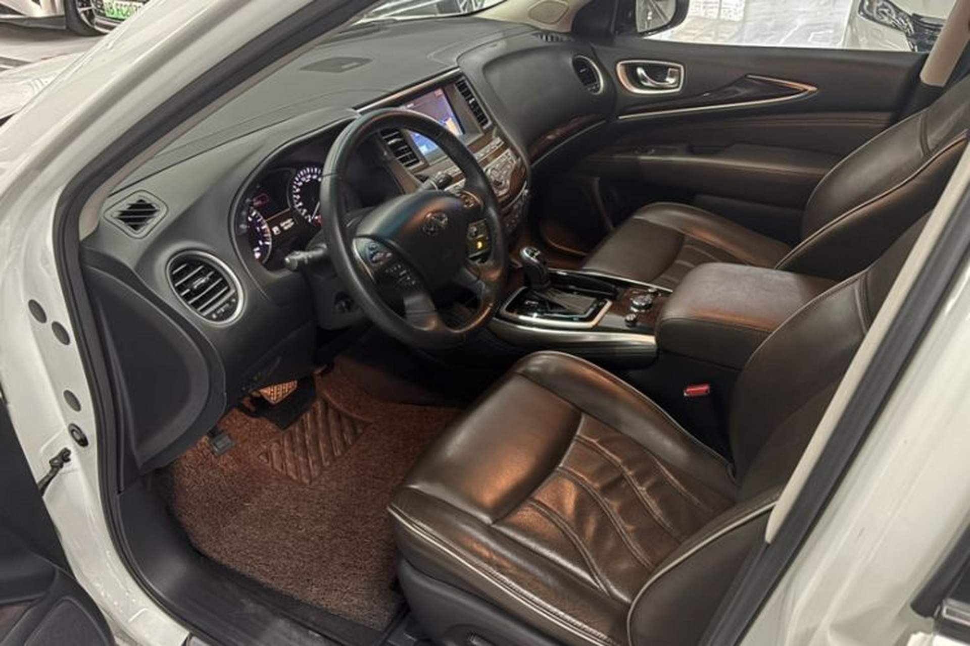 Used Infiniti QX60 2016 2.5 S/C Hybrid Two-Wheel-Drive Excellence Edition China V Standard Interior 1