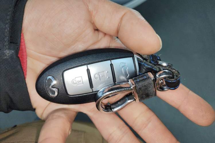 Used Infiniti QX60 2016 2.5 S/C Hybrid Two-Wheel-Drive Excellence Edition China V Standard Interior 1