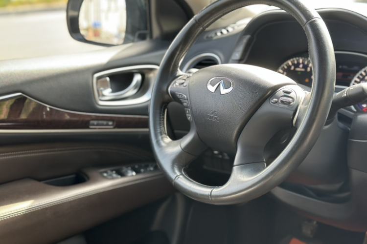 Used Infiniti QX60 2016 2.5 S/C Hybrid Two-Wheel-Drive Excellence Edition China V Standard Interior 2