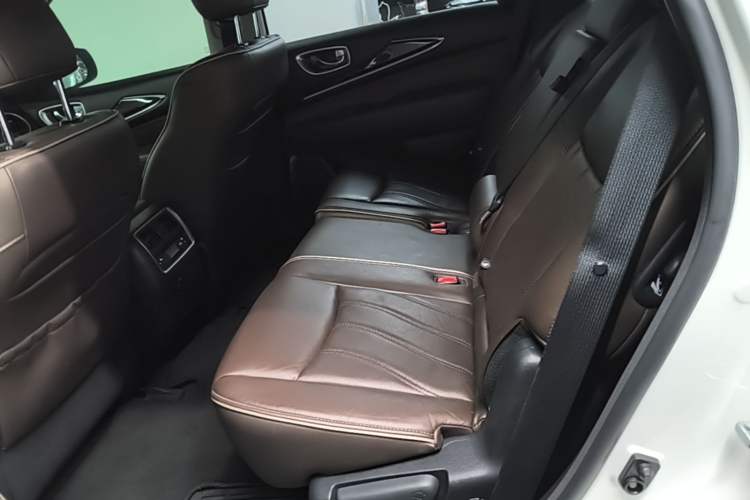 Used Infiniti QX60 2016 2.5 S/C Hybrid Two-Wheel-Drive Excellence Edition China V Standard Left Rear Seat