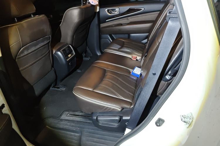 Used Infiniti QX60 2016 2.5 S/C Hybrid Two-Wheel-Drive Excellence Edition China V Standard Left Rear Seat