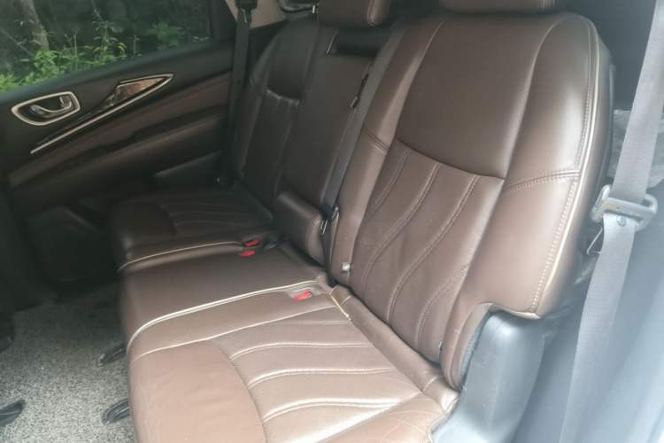 Used Infiniti QX60 2016 2.5 S/C Hybrid Two-Wheel-Drive Excellence Edition China V Standard Left Rear Seat