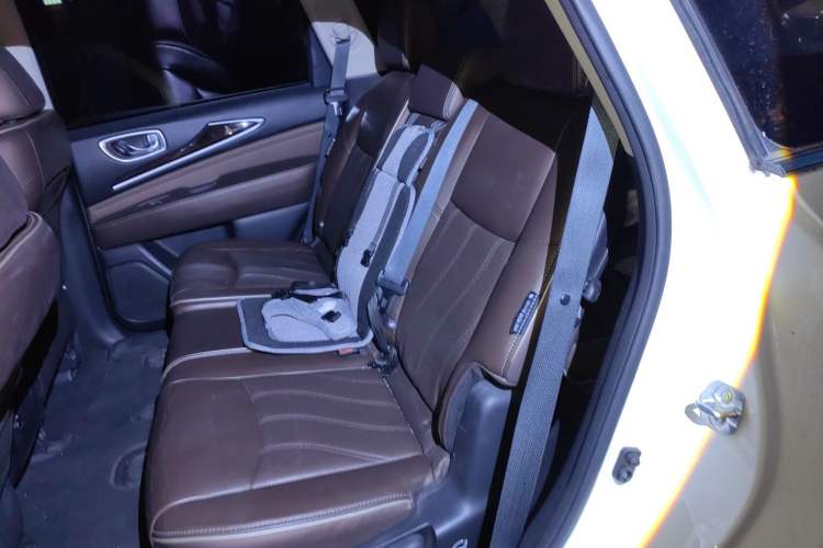 Used Infiniti QX60 2016 2.5 S/C Hybrid Two-Wheel-Drive Excellence Edition China V Standard Left Rear Seat