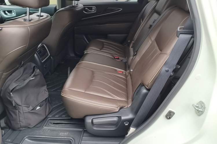 Used Infiniti QX60 2016 2.5 S/C Hybrid Two-Wheel-Drive Excellence Edition China V Standard Left Rear Seat