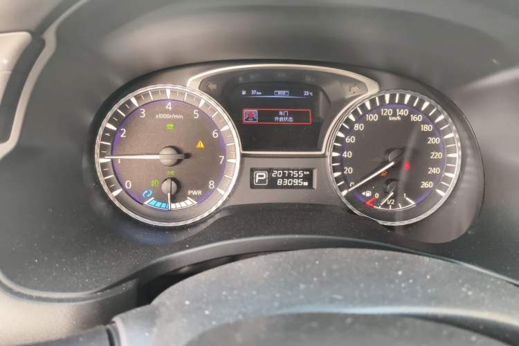 Used Infiniti QX60 2016 2.5 S/C Hybrid Two-Wheel-Drive Excellence Edition China V Standard Odometer Close Up
