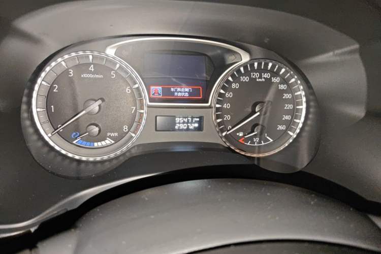 Used Infiniti QX60 2016 2.5 S/C Hybrid Two-Wheel-Drive Excellence Edition China V Standard Odometer Close Up