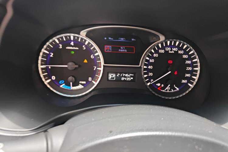 Used Infiniti QX60 2016 2.5 S/C Hybrid Two-Wheel-Drive Excellence Edition China V Standard Odometer Close Up