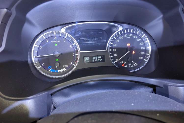 Used Infiniti QX60 2016 2.5 S/C Hybrid Two-Wheel-Drive Excellence Edition China V Standard Odometer Close Up