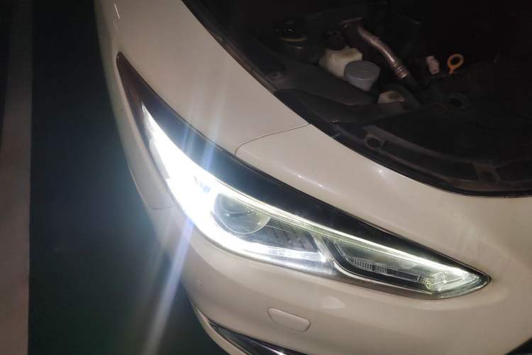 Used Infiniti QX60 2016 2.5 S/C Hybrid Two-Wheel-Drive Excellence Edition China V Standard Right Front Headlight