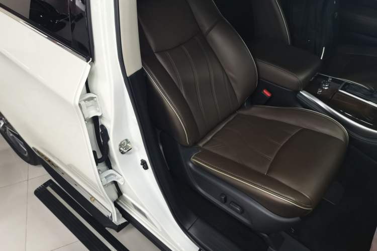 Used Infiniti QX60 2016 2.5 S/C Hybrid Two-Wheel-Drive Excellence Edition China V Standard Right Front Seat