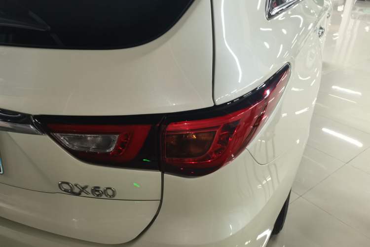 Used Infiniti QX60 2016 2.5 S/C Hybrid Two-Wheel-Drive Excellence Edition China V Standard Right Rear Taillight