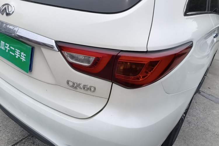 Used Infiniti QX60 2016 2.5 S/C Hybrid Two-Wheel-Drive Excellence Edition China V Standard Right Rear Taillight