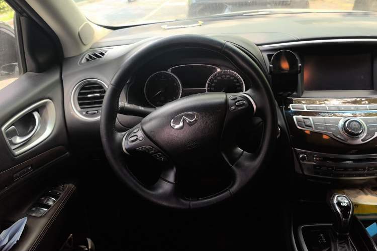 Used Infiniti QX60 2016 2.5 S/C Hybrid Two-Wheel-Drive Excellence Edition China V Standard Steering Wheel