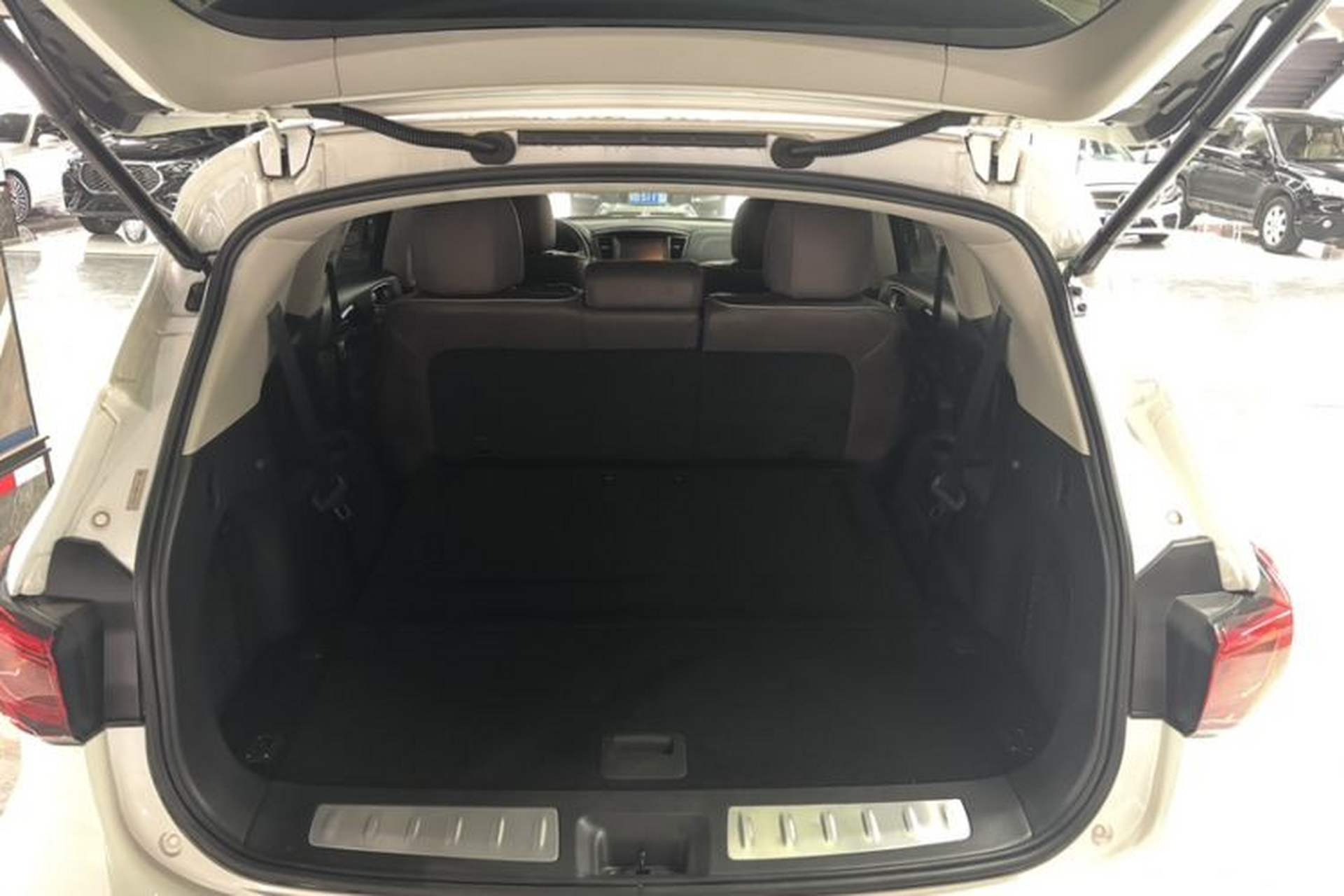 Used Infiniti QX60 2016 2.5 S/C Hybrid Two-Wheel-Drive Excellence Edition China V Standard Trunk